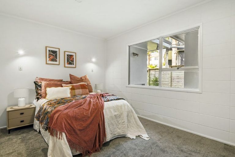 Photo of property in 1/3 Garadice Road, Rothesay Bay, Auckland, 0630