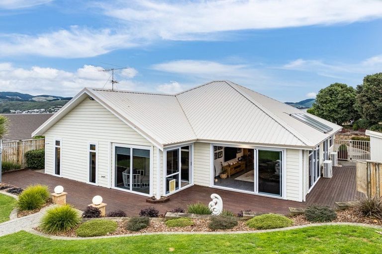 Photo of property in 80 Te Puia Drive, Aotea, Porirua, 5024