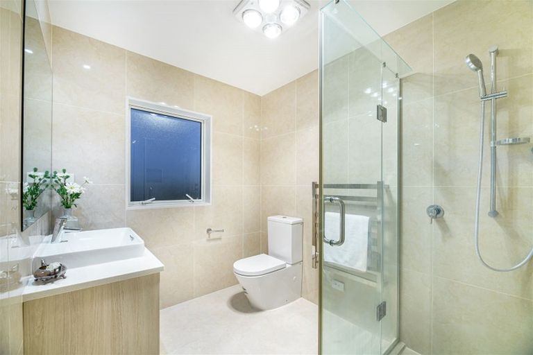 Photo of property in 34a Exmouth Road, Northcote, Auckland, 0627