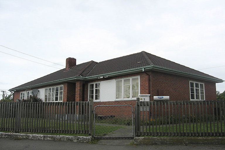 Photo of property in 1 Rowe Place, Burwood, Christchurch, 8061