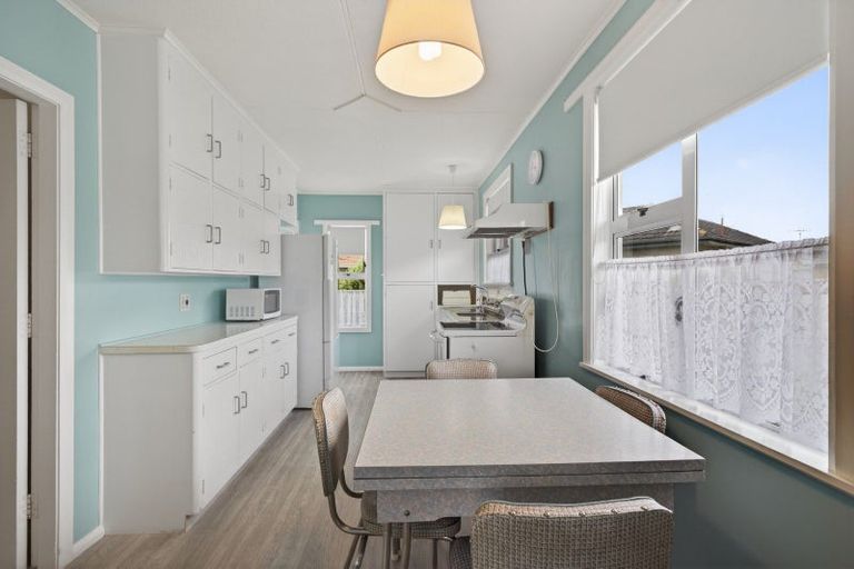 Photo of property in 28 Birmingham Street, Takaro, Palmerston North, 4412