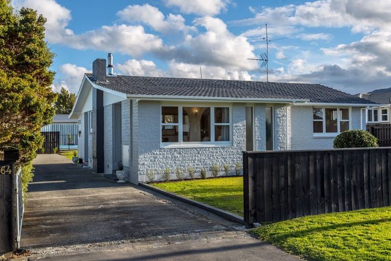 Photo of property in 64 Brandon Street, Featherston, 5710