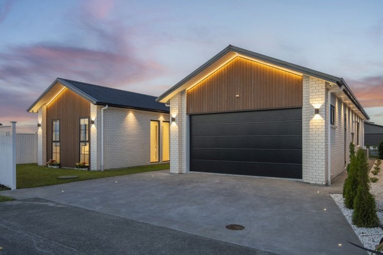 Photo of property in 25 Uatoto Road, Clarks Beach, 2122