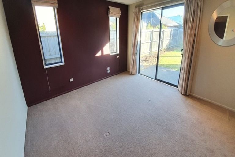 Photo of property in 29 Papaumu Green, Parklands, Christchurch, 8083