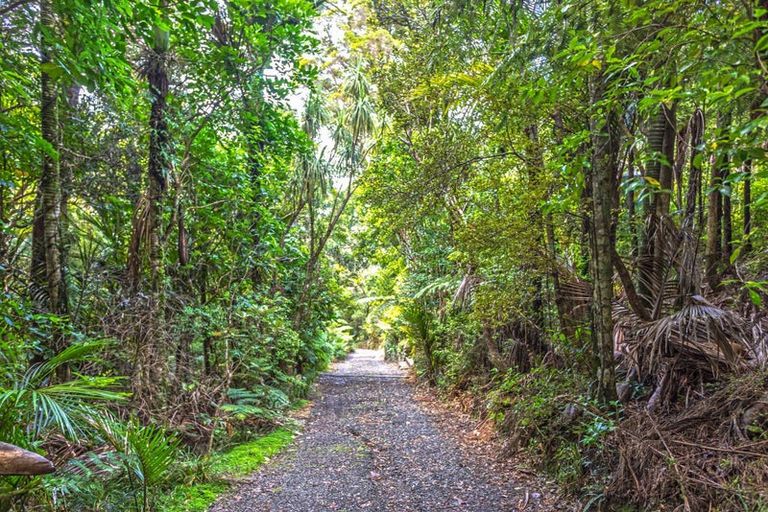 Photo of property in 121 Waihirere Drive, Tuateawa, Coromandel, 3583