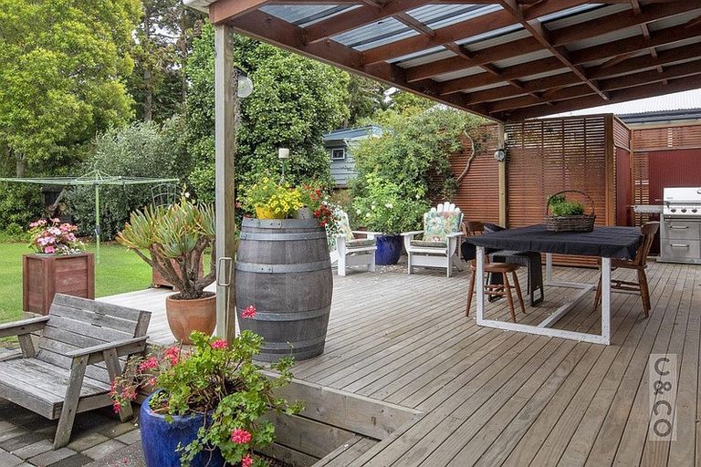 Photo of property in 7 Taupaki Road, Taupaki, Henderson, 0782