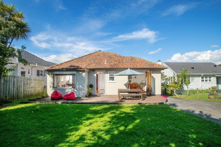 Photo of property in 76b Walmer Road, Point Chevalier, Auckland, 1022