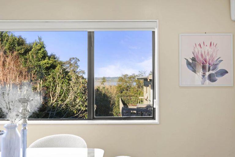 Photo of property in 2/20 Beach Road, Mellons Bay, Auckland, 2014