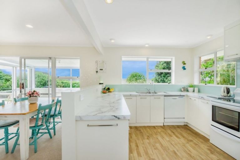 Photo of property in 3 Malfroy Lane, Raumati Beach, Paraparaumu, 5032