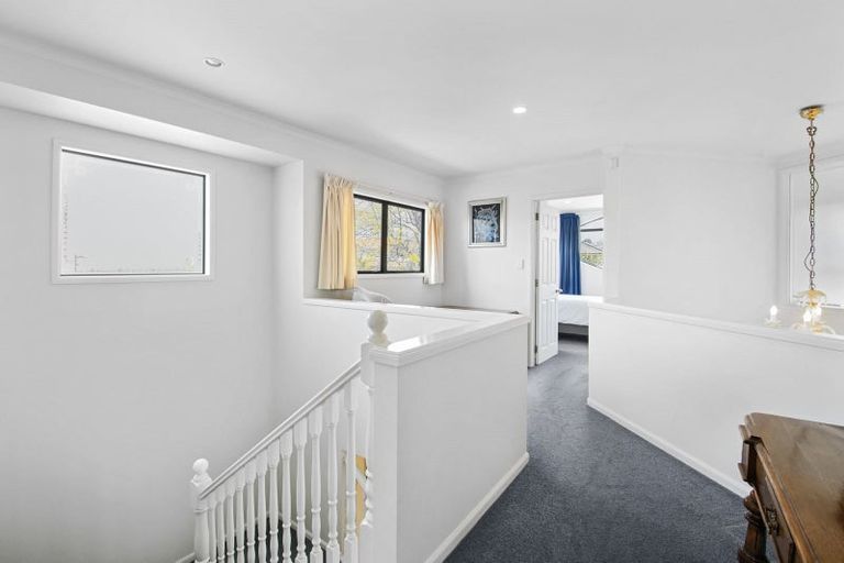 Photo of property in 11 Rosetti Rise, West Harbour, Auckland, 0618