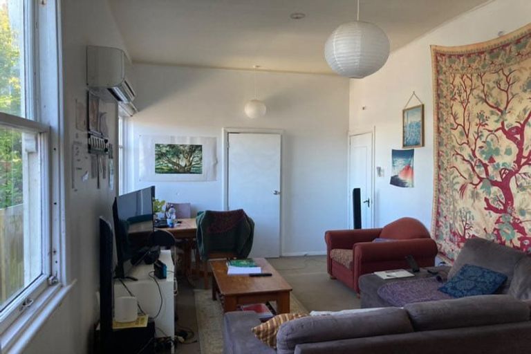 Photo of property in 122 Wallace Street, Mount Cook, Wellington, 6021