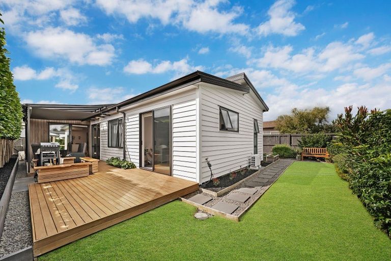 Photo of property in 12 Tarras Road, Kumeu, 0810