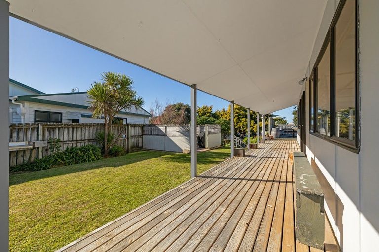 Photo of property in 3 Tamarisk Drive, Riversdale Beach, Masterton, 5872