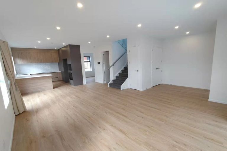 Photo of property in 36d Marendellas Drive, Bucklands Beach, Auckland, 2014