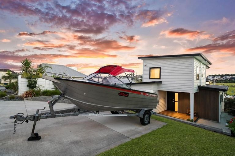 Photo of property in 94 Voyager Drive, Gulf Harbour, Whangaparaoa, 0930