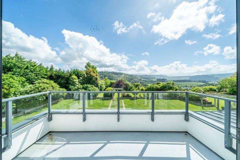 Photo of property in 30 Emerald Hill Drive, Birchville, Upper Hutt, 5018