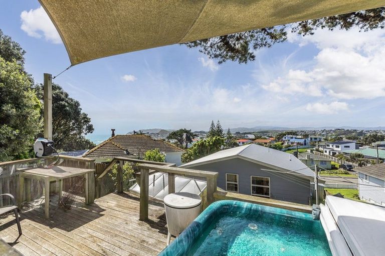 Photo of property in 44 View Road, Titahi Bay, Porirua, 5022
