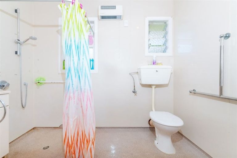 Photo of property in 7 Beaufield Lane, Te Atatu Peninsula, Auckland, 0610