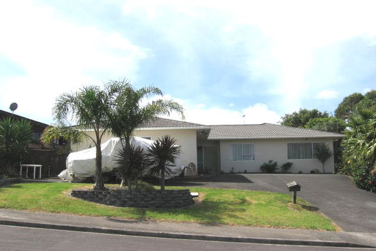 Photo of property in 29 Ronald Macken Place, Windsor Park, Auckland, 0632