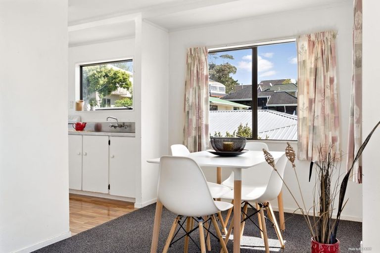 Photo of property in 2/148 Sunset Road, Unsworth Heights, Auckland, 0632