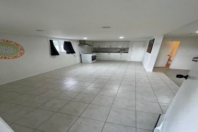 Photo of property in 1/10 Bishop Street, Green Bay, Auckland, 0604