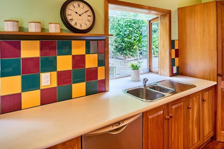 Photo of property in 88 Airlie Road, Plimmerton, Porirua, 5026