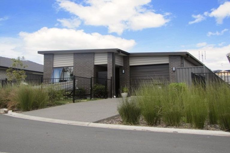 Photo of property in 16 Bridle Way, Omokoroa, 3114
