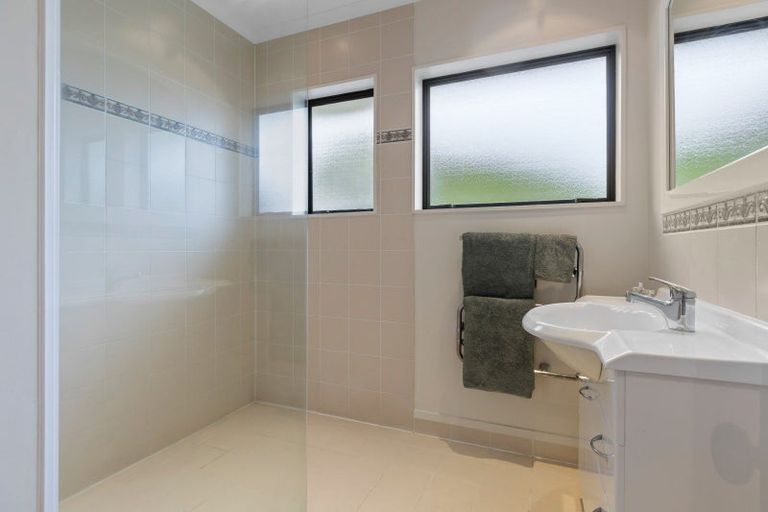 Photo of property in 22 Kinross Drive, Merrilands, New Plymouth, 4312