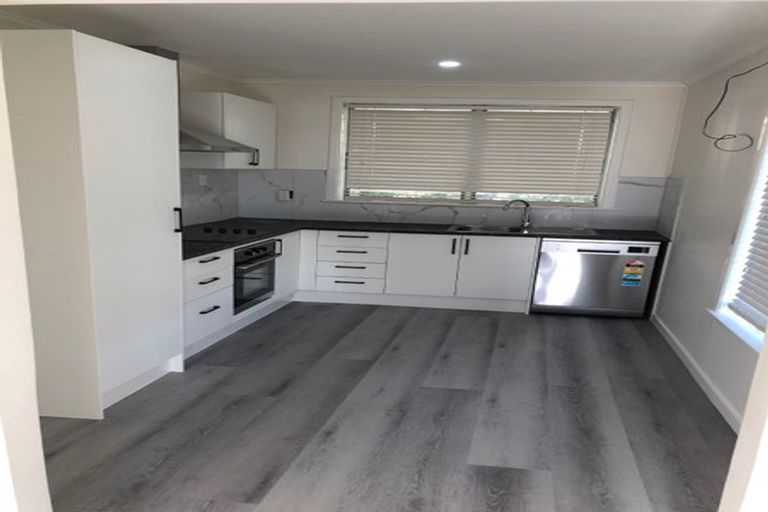 Photo of property in 75 Awaroa Road, Sunnyvale, Auckland, 0612