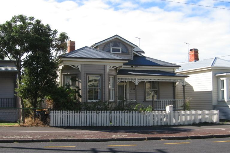 Photo of property in 114 Calliope Road, Stanley Point, Auckland, 0624