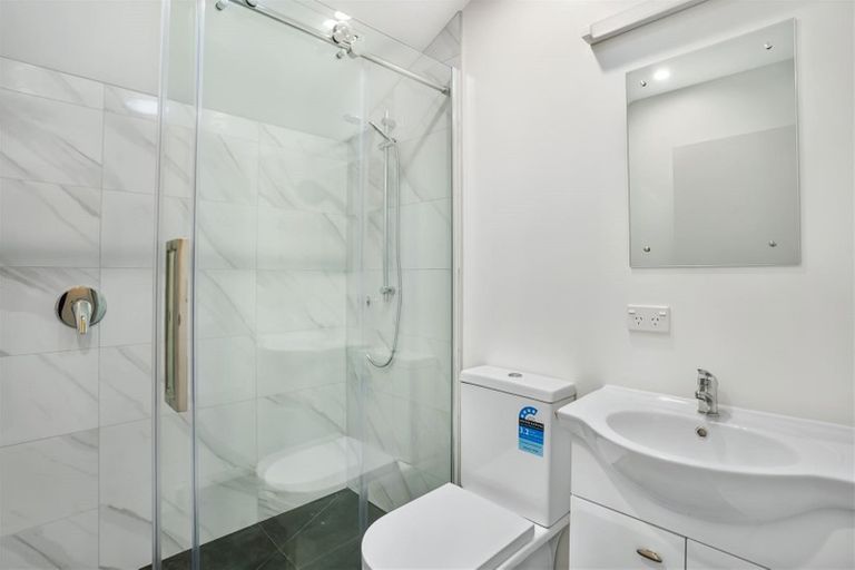 Photo of property in 8/6 John Jennings Drive, Oteha, Auckland, 0632