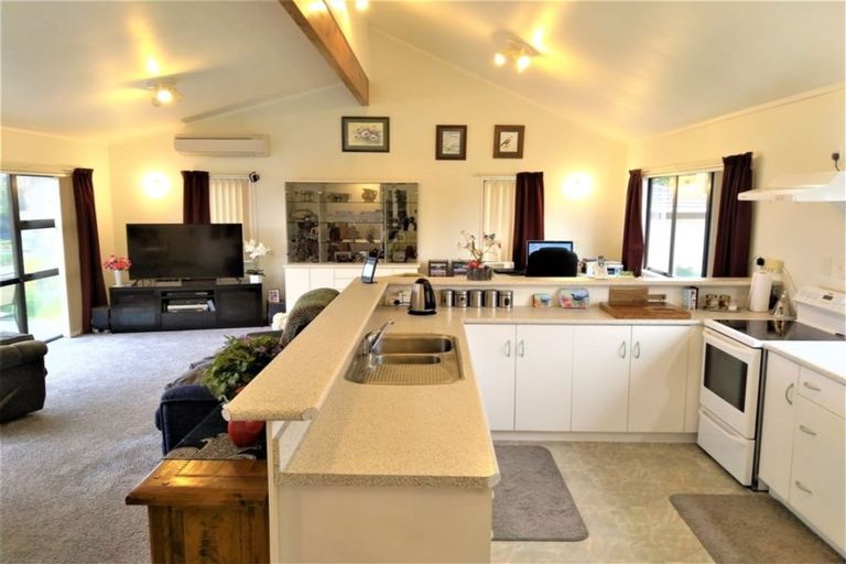 Photo of property in 82 Torkar Road, Clarks Beach, 2122