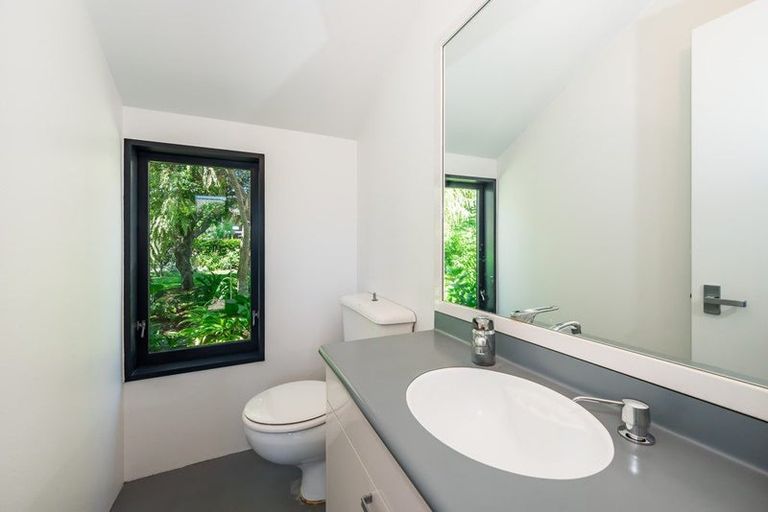 Photo of property in 11 Walnut Grove, Waikanae, 5036