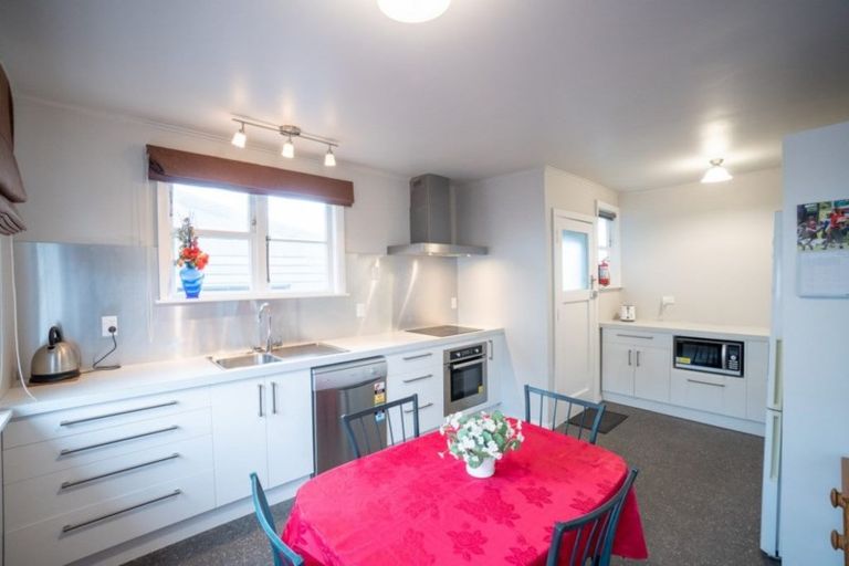Photo of property in 16 Thames Street, Roslyn, Palmerston North, 4414