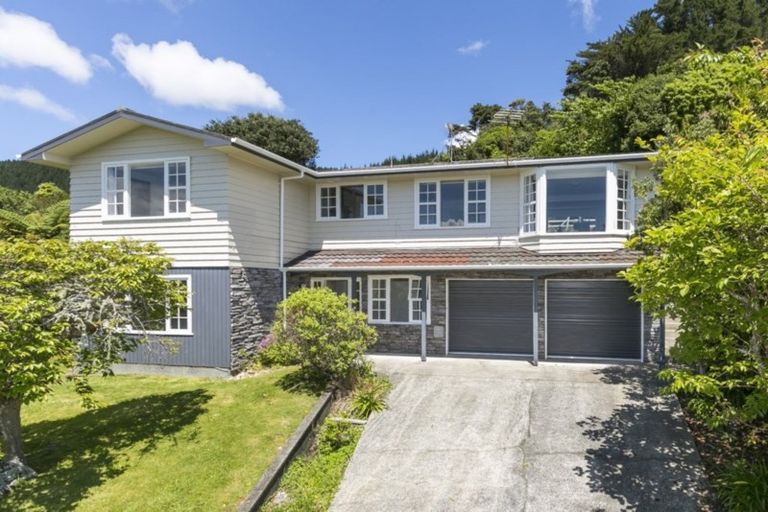 Photo of property in 25 Oriel Avenue, Tawa, Wellington, 5028