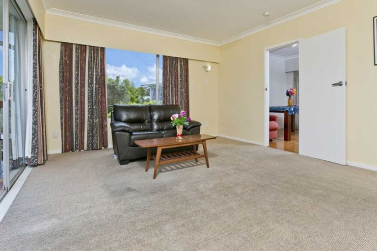 Photo of property in 7 Heather Place, Sunnynook, Auckland, 0620