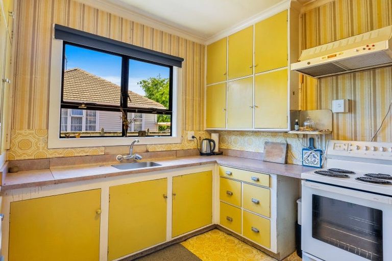 Photo of property in 15 Heretaunga Square, Silverstream, Upper Hutt, 5019