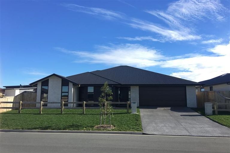 Photo of property in 33 Harding Drive, Papamoa Beach, Papamoa, 3118