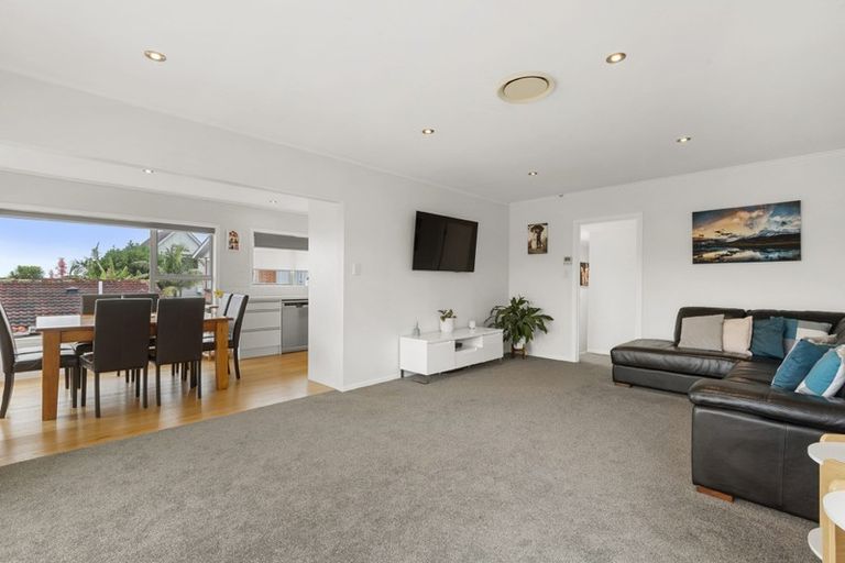 Photo of property in 24 Shanaway Rise, Hillcrest, Auckland, 0627