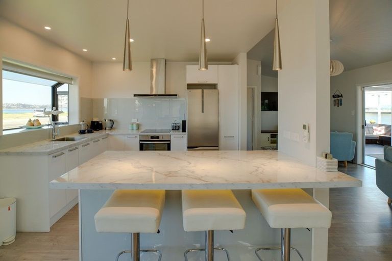 Photo of property in 98 The Esplanade, Westshore, Napier, 4110