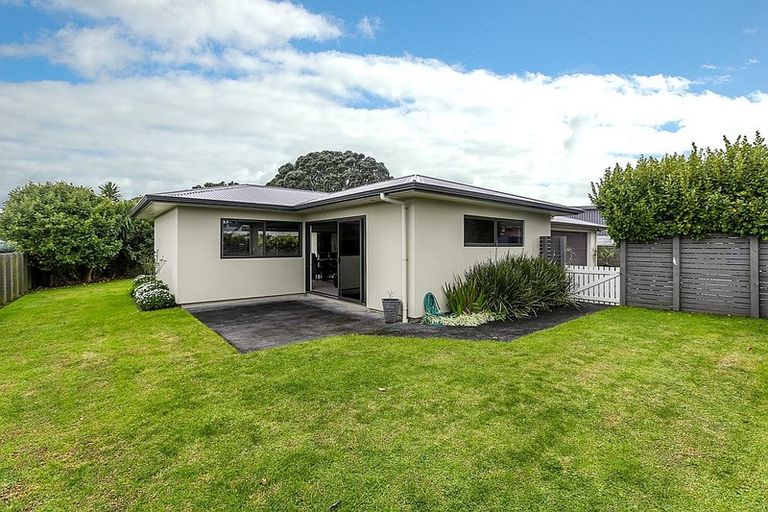 Photo of property in 111 Wairau Road, Oakura, 4314