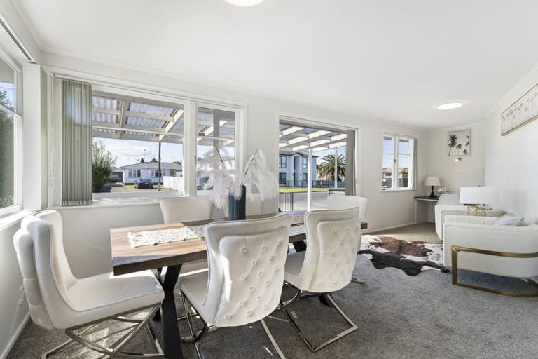 Photo of property in 24 Hill Crescent, Papakura, 2110