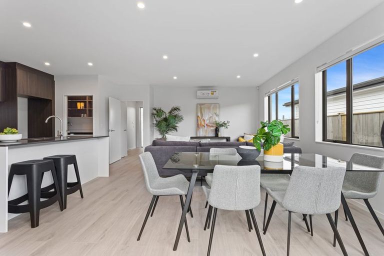 Photo of property in 98 Pepene Avenue, Takanini, 2112