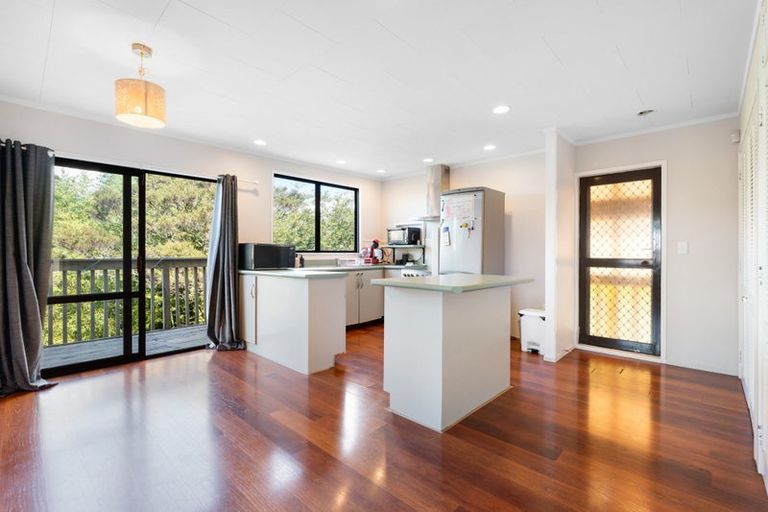 Photo of property in 11 Fordham Street, Beach Haven, Auckland, 0626