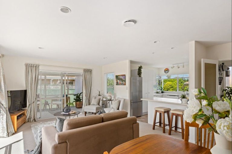 Photo of property in 94 Lakeside Drive, Orewa, 0931