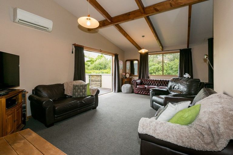 Photo of property in 17 Busby Hill, Havelock North, 4130