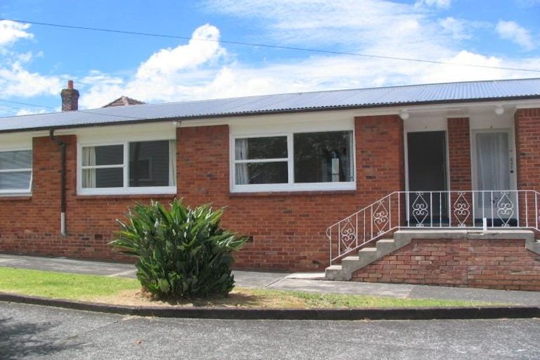 Photo of property in 28-30 Lake Pupuke Drive, Takapuna, Auckland, 0622