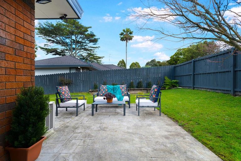Photo of property in 8 Coupland Court, Glendene, Auckland, 0602