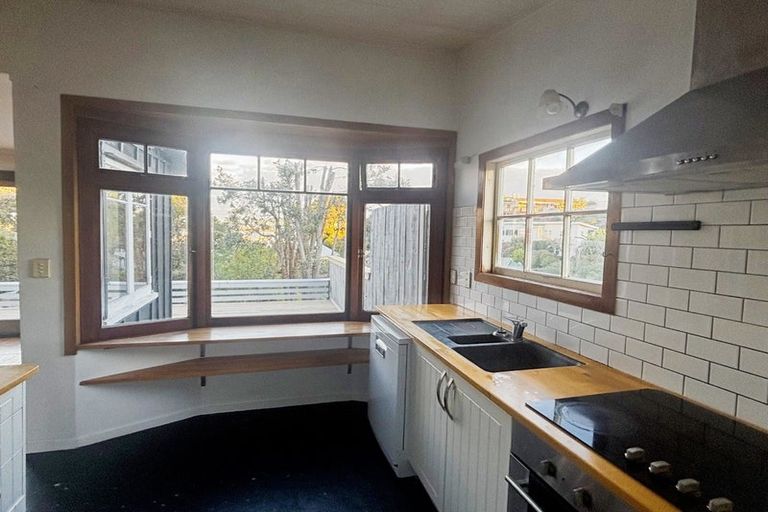 Photo of property in 18 Omokoroa Road, Omokoroa, 3114