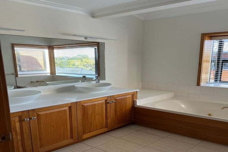Photo of property in 9 Poaka Place, Beach Haven, Auckland, 0626